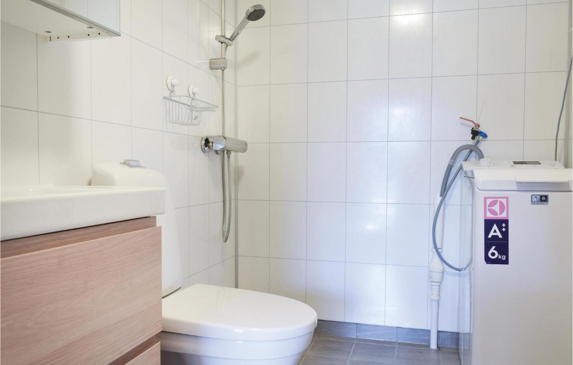 Beautiful Home In Vallavik With Kitchen Bu Εξωτερικό φωτογραφία
