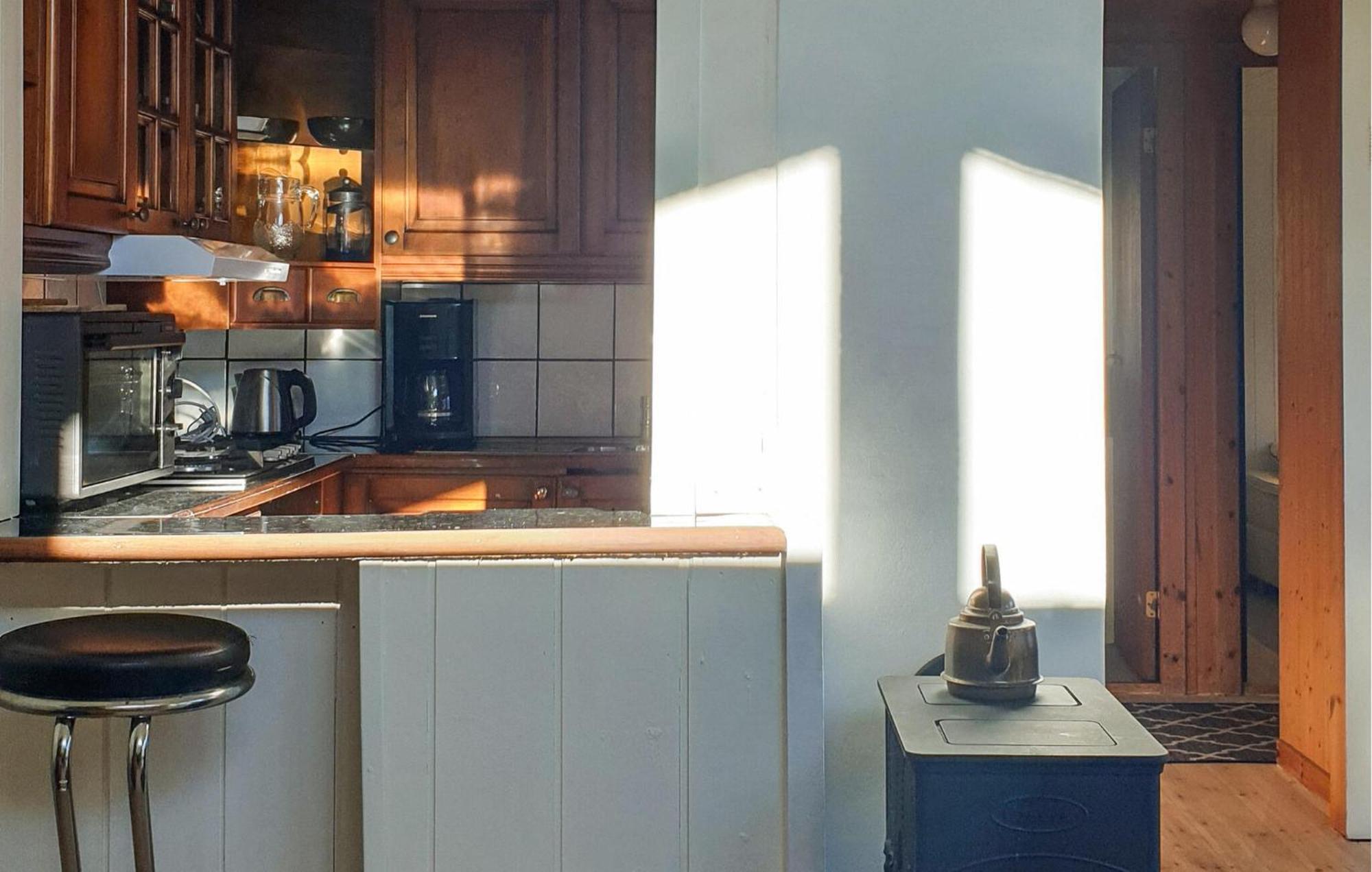 Beautiful Home In Vallavik With Kitchen Bu Εξωτερικό φωτογραφία